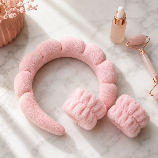 Set Diadema + Muñequeras Esponjosas para Skincare · Cuídate la cara sin mojarte la ropa ni el cabello — el set que convierte tu rutina en un ritual