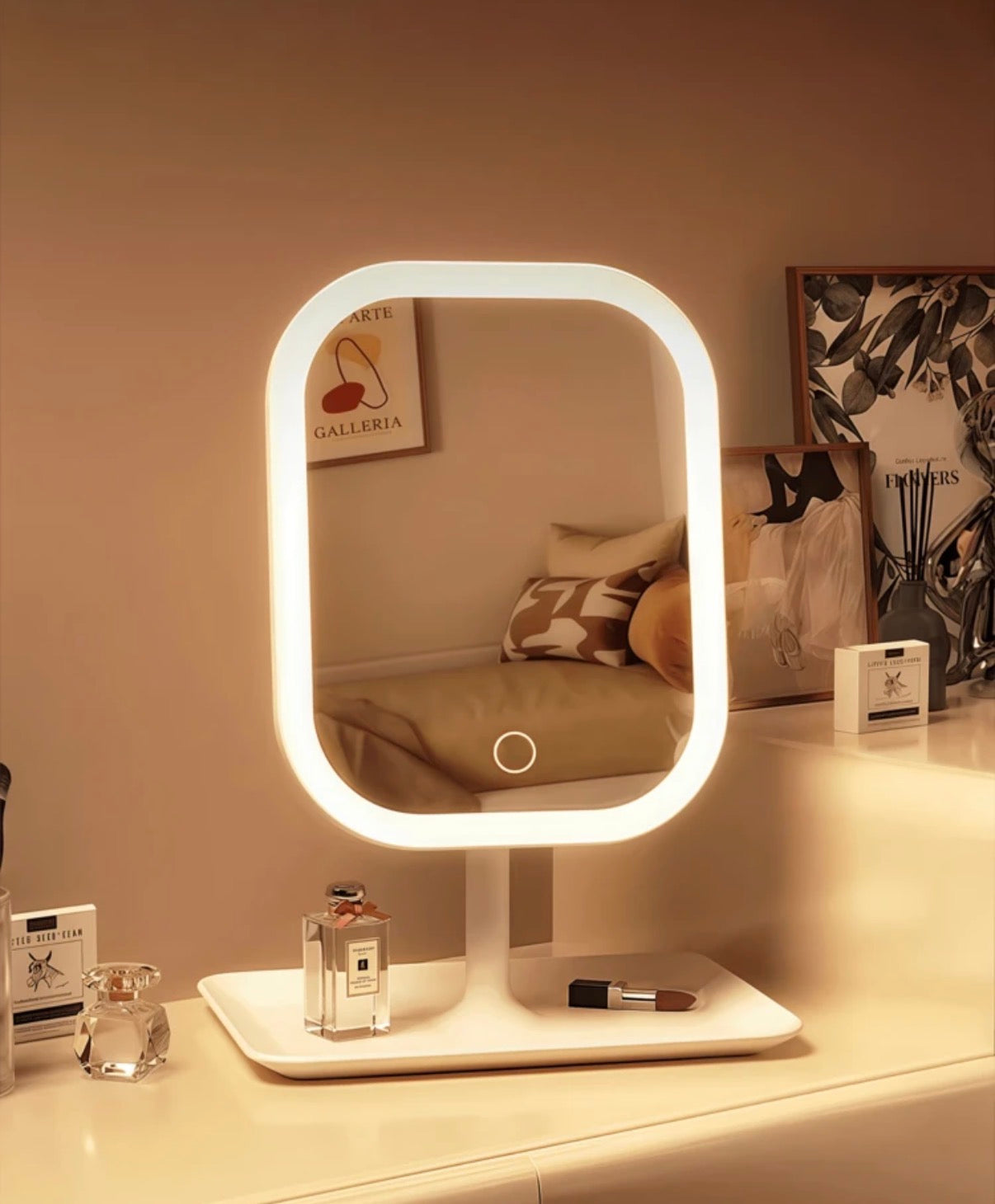 Espejo de Tocador LED con Luz y Base Bandeja · Tu rincón de maquillaje con luz profesional — 3 modos de luz, aumento 10x y espacio para tus productos
